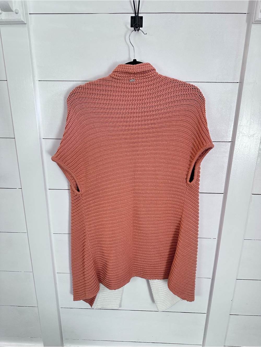 ST. JOHN S cable knit peach-white waterfall open drop sleeve quiet luxury vest - Picture 4 of 13
